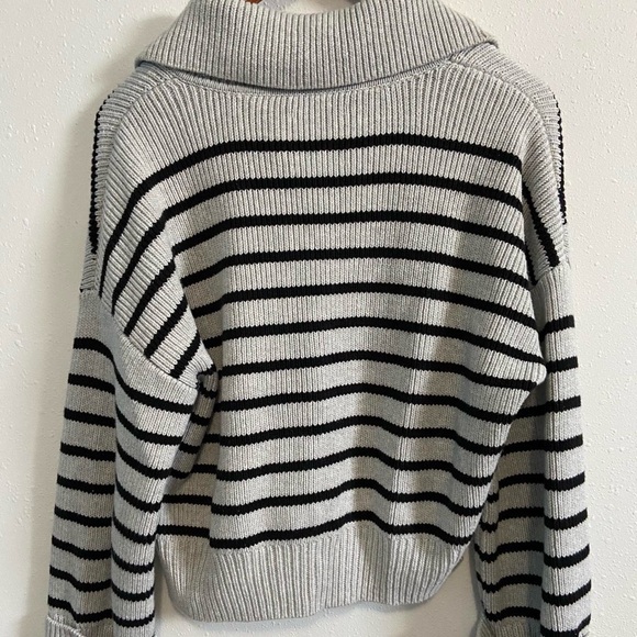 Abercrombie & Fitch Black & Gray Striped Collared Cardigan - Picture 6 of 8